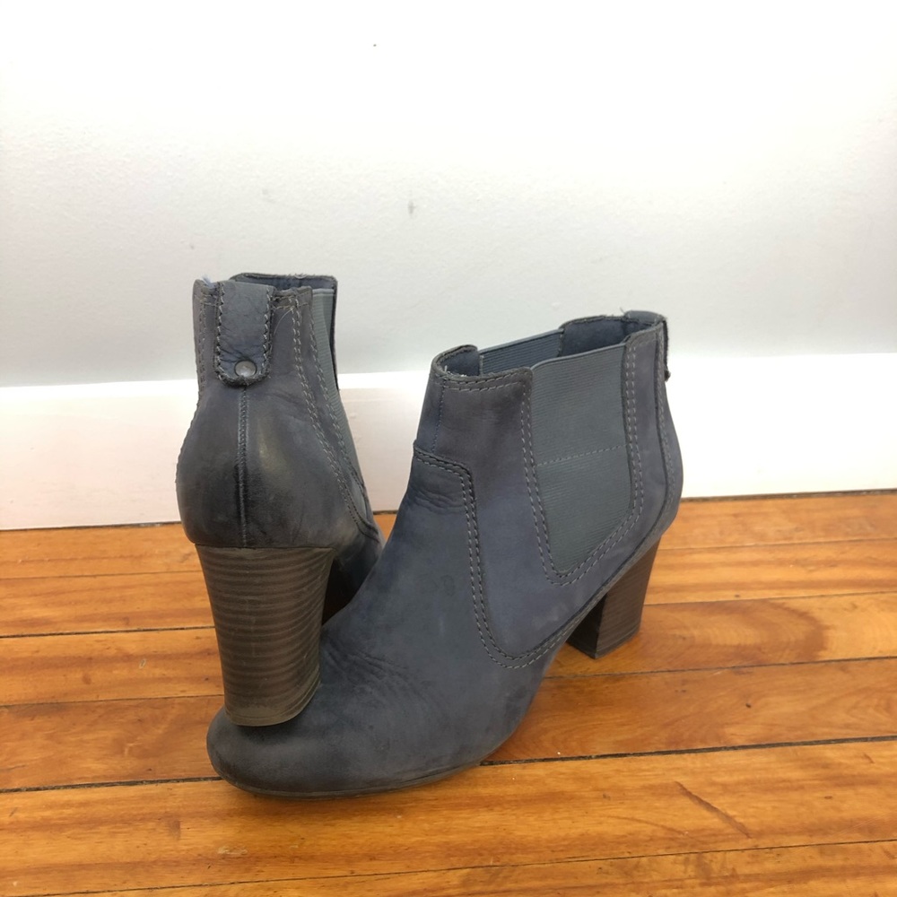 Clark healed booties size 9